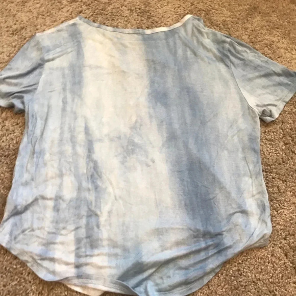 Me To We Tie Dye Lace Up V Neck Blue White Shirt - Picture 2 of 4